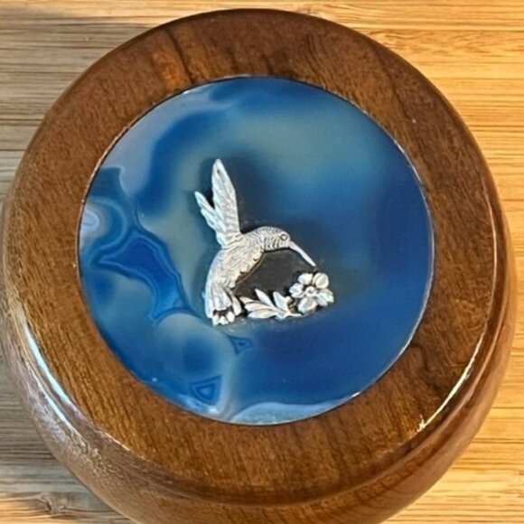 Vintage wooden trinket jewelry box with blue agate and hummingbird - Picture 1 of 5